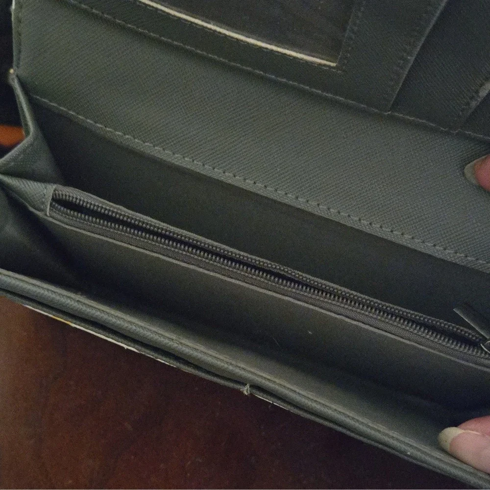 Damsel In Defense Floral Folding Wallet w/ Zipper, Card Slots & ID Window